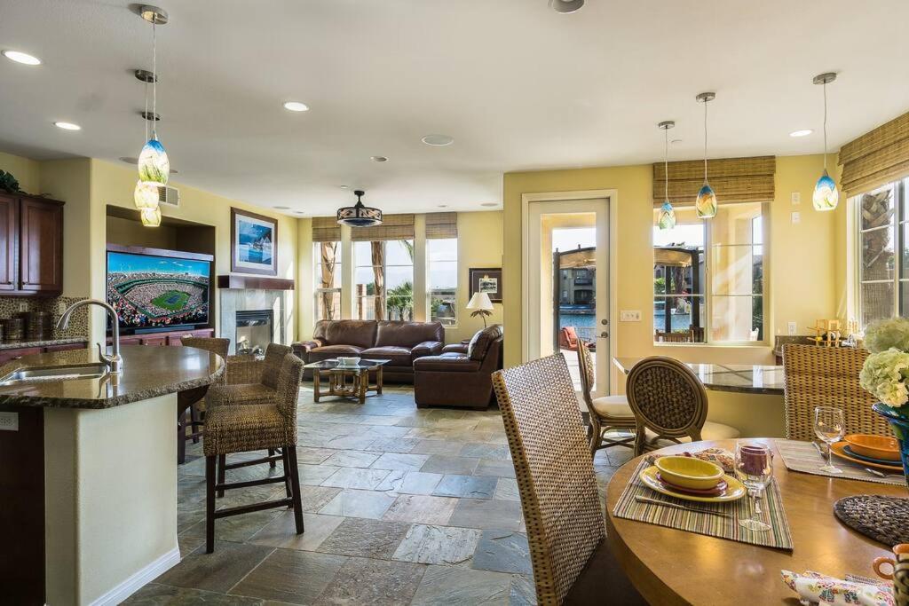 Terra Lago Villa Lake, Mountain and Desert view, Coachella Getaway - Property Image 18
