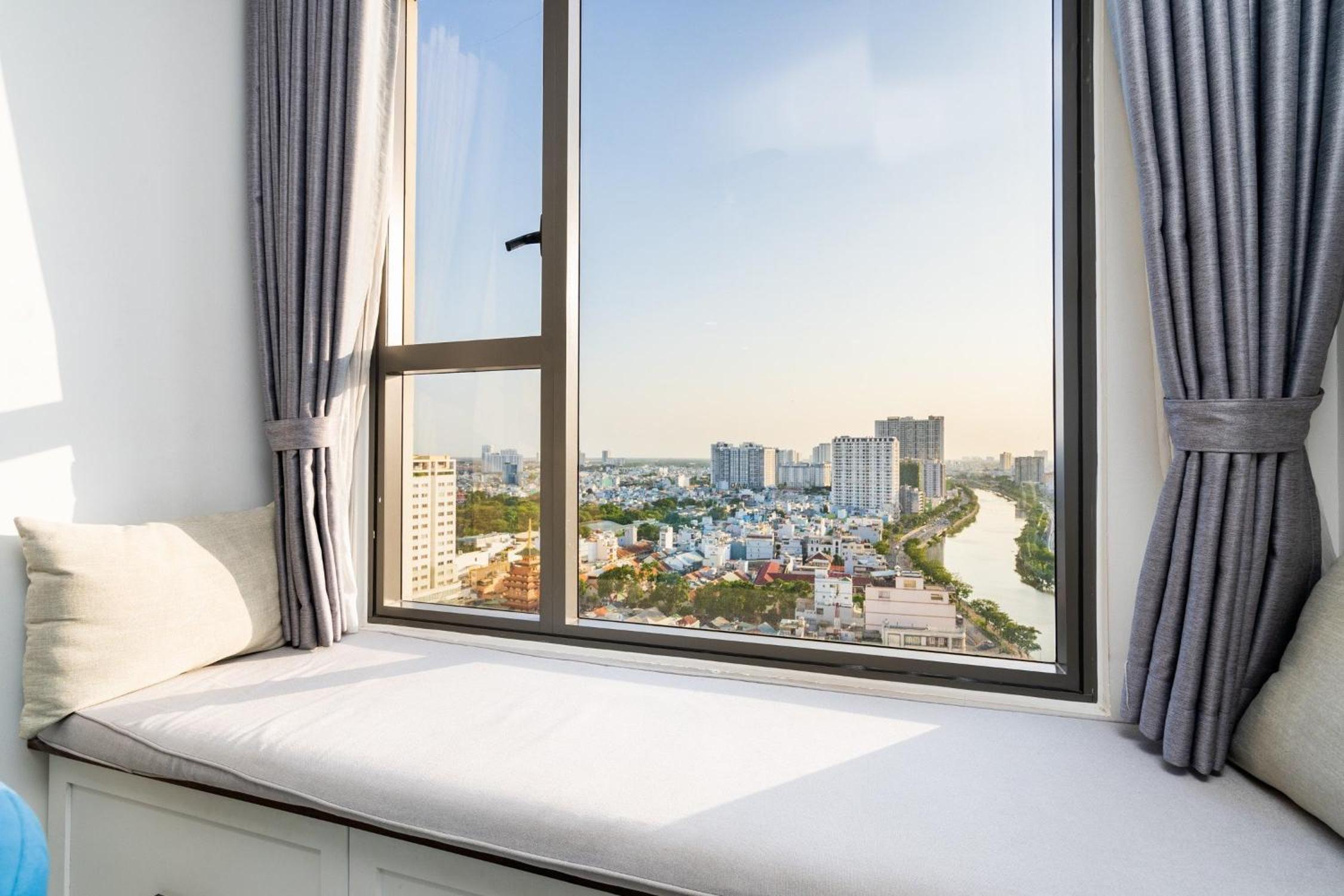 Hotel S'Home Saigon - Infinity Pool Signature - Image 1