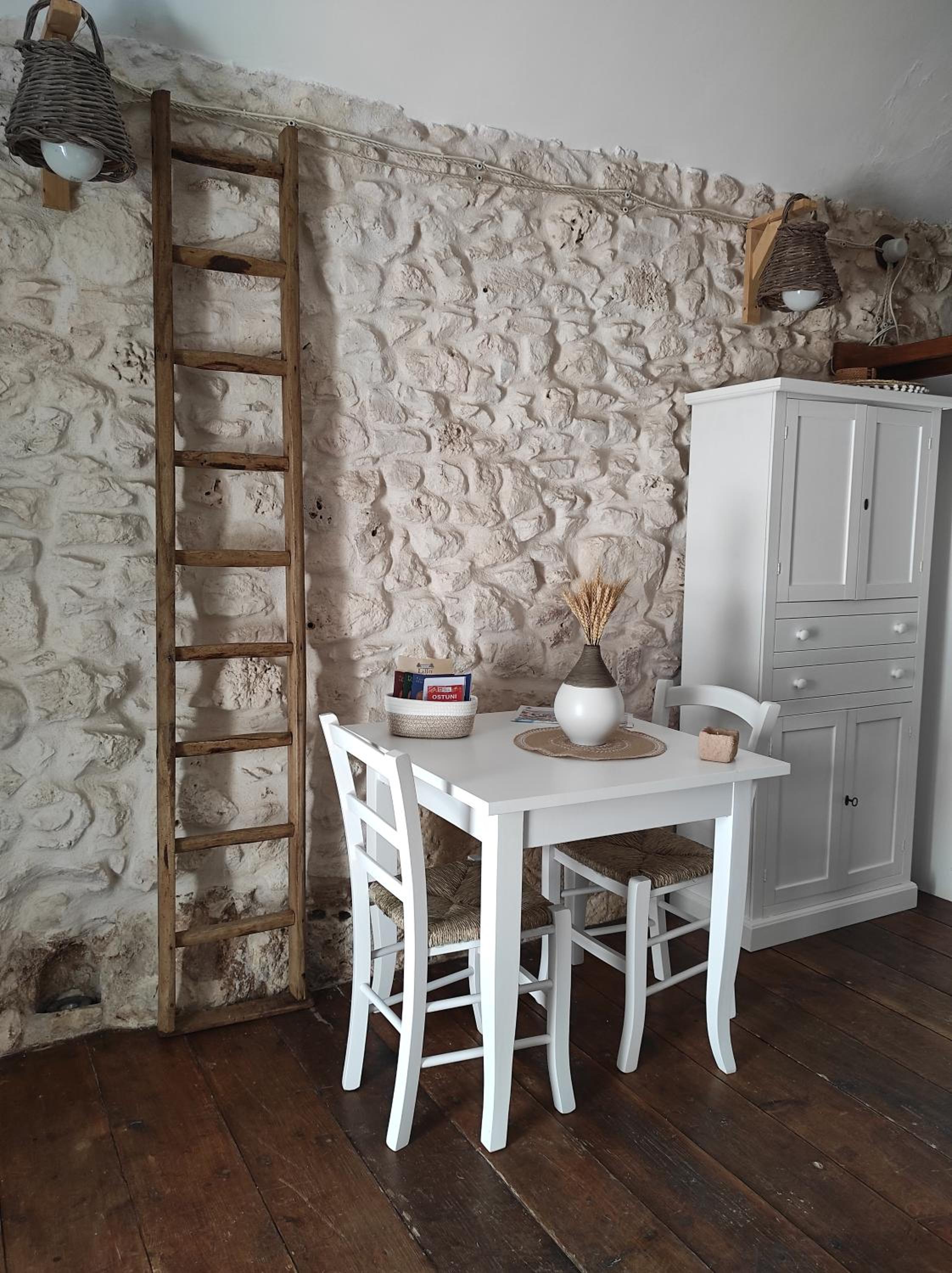 Nel Vico Antico en Ostuni — other