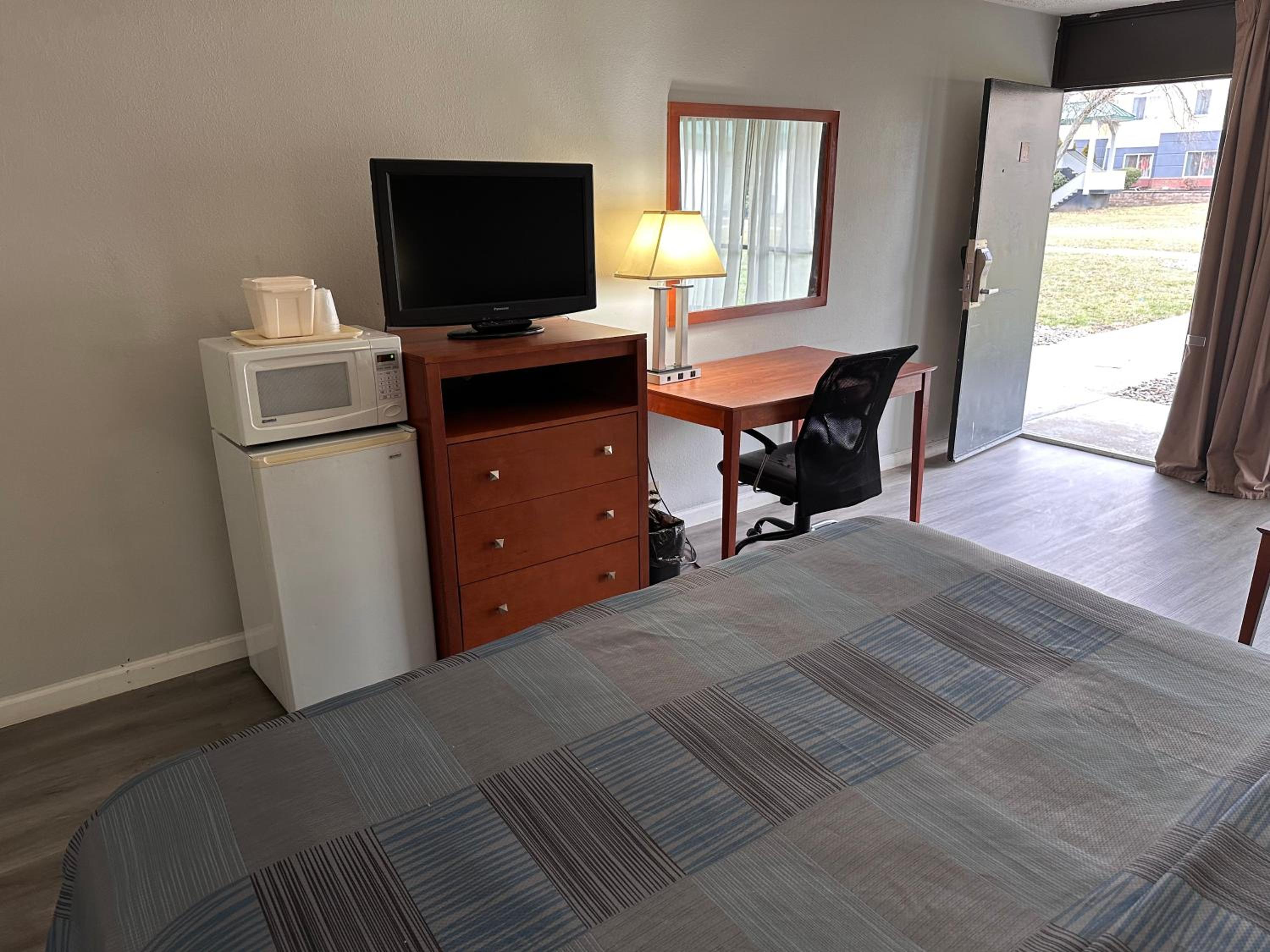 Wilkes-Barre Vacations - Wilkes-Barre Inn  Suites - Property Image 5