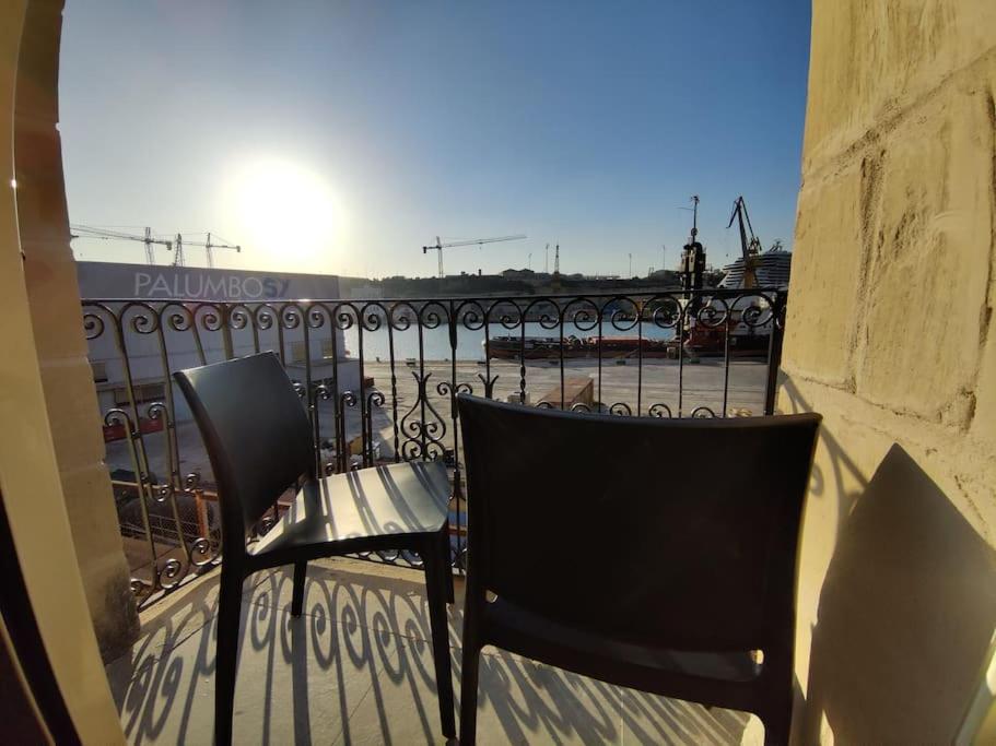 Deck 3 Savynomad Harbour Residences wow Views