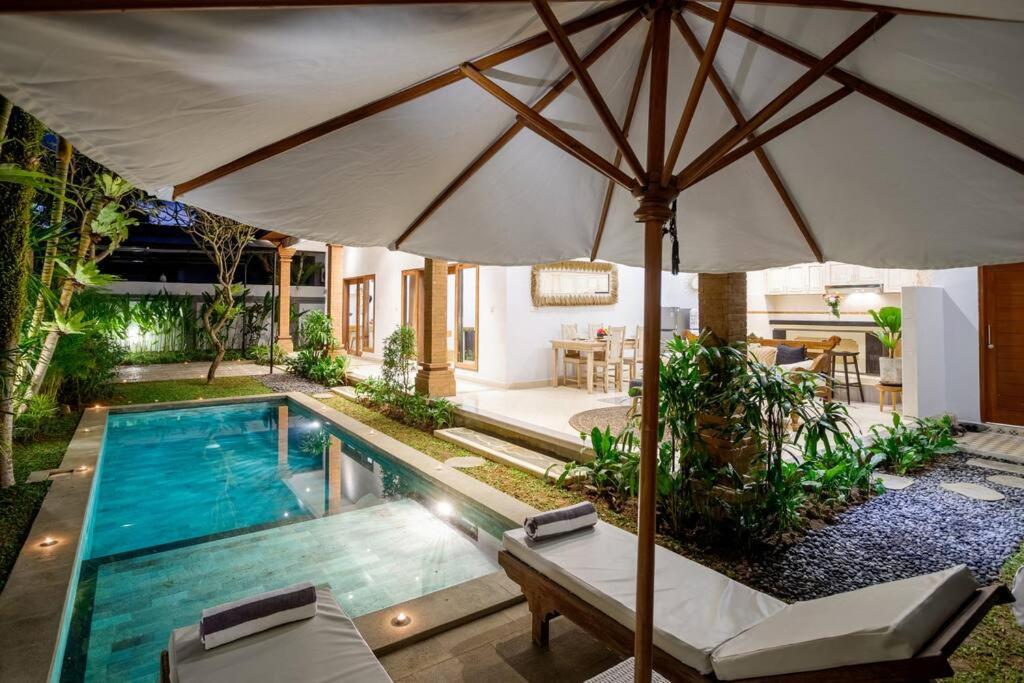 Amazing Villa Prime Location in Canggu - 15 Minutes Walk to the Beach view 5