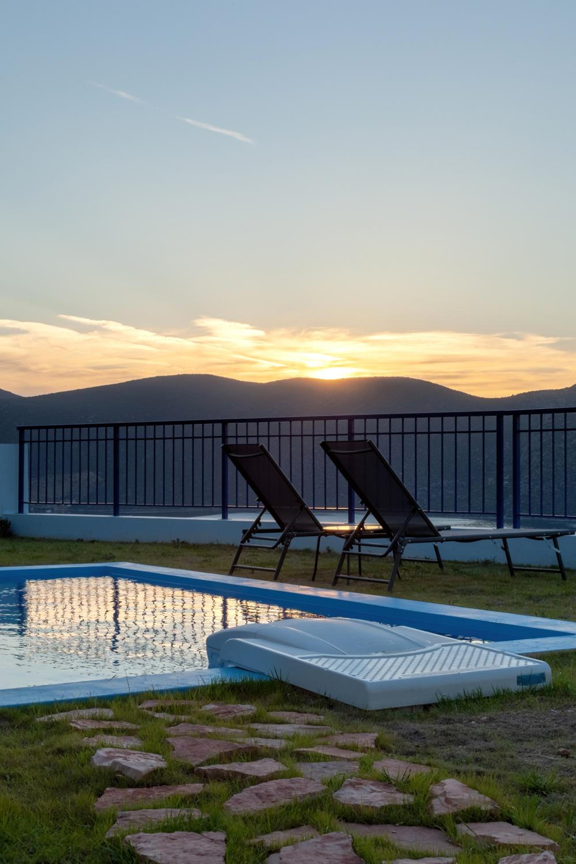 Skorponeria Bay Luxury Villas