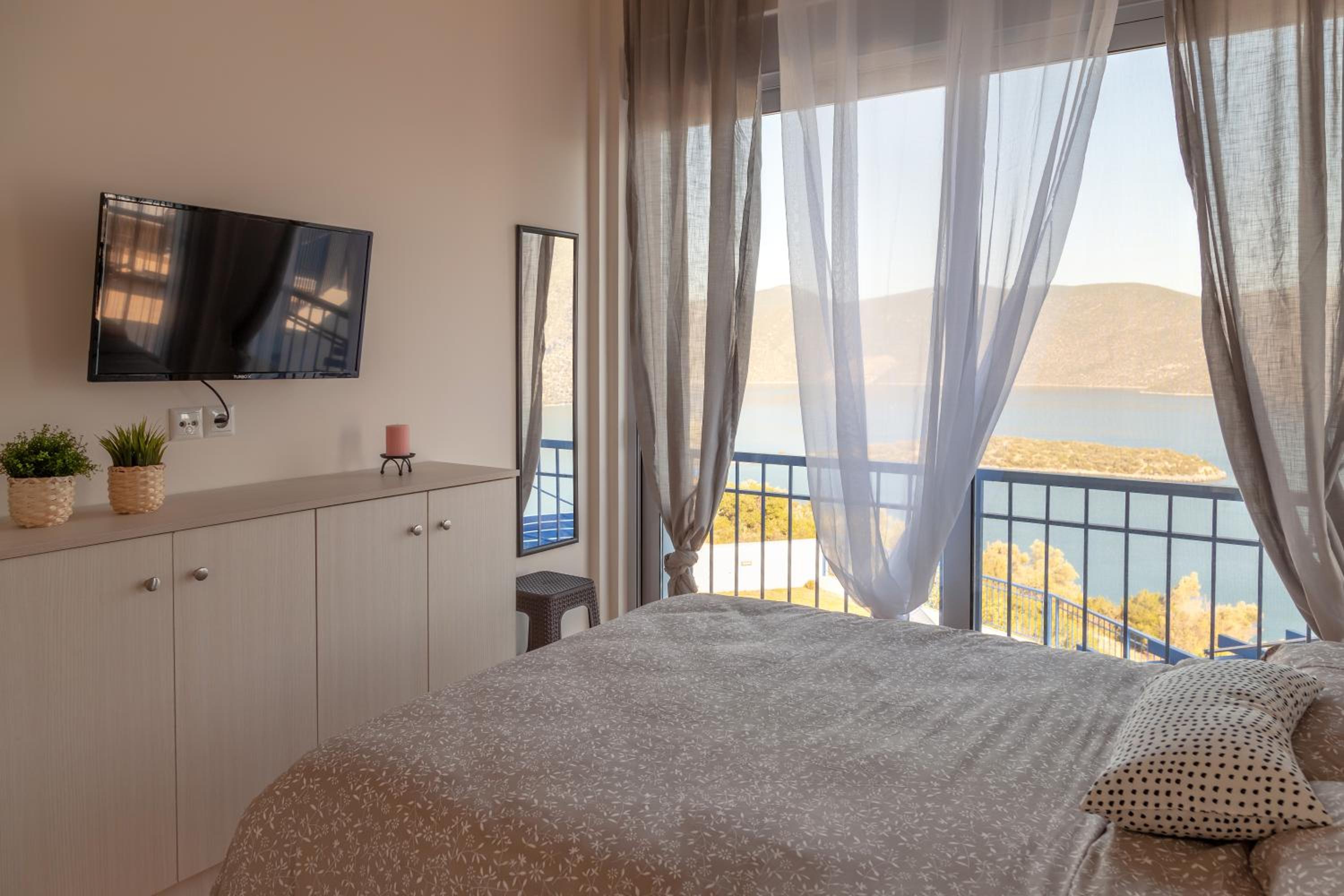 Skorponeria Bay Luxury Villas