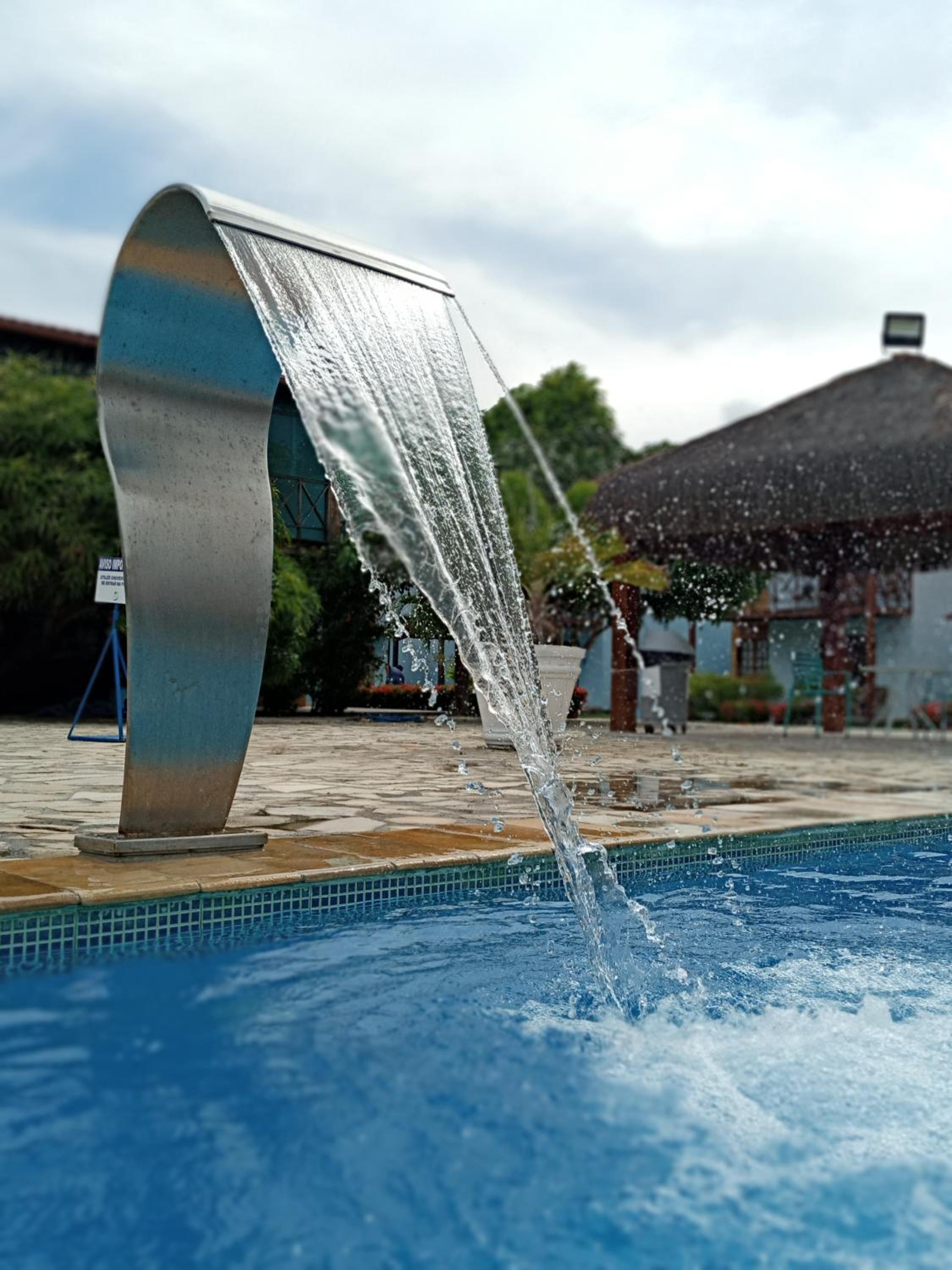 Linda casa com 5 quartos, a poucos metros da praia