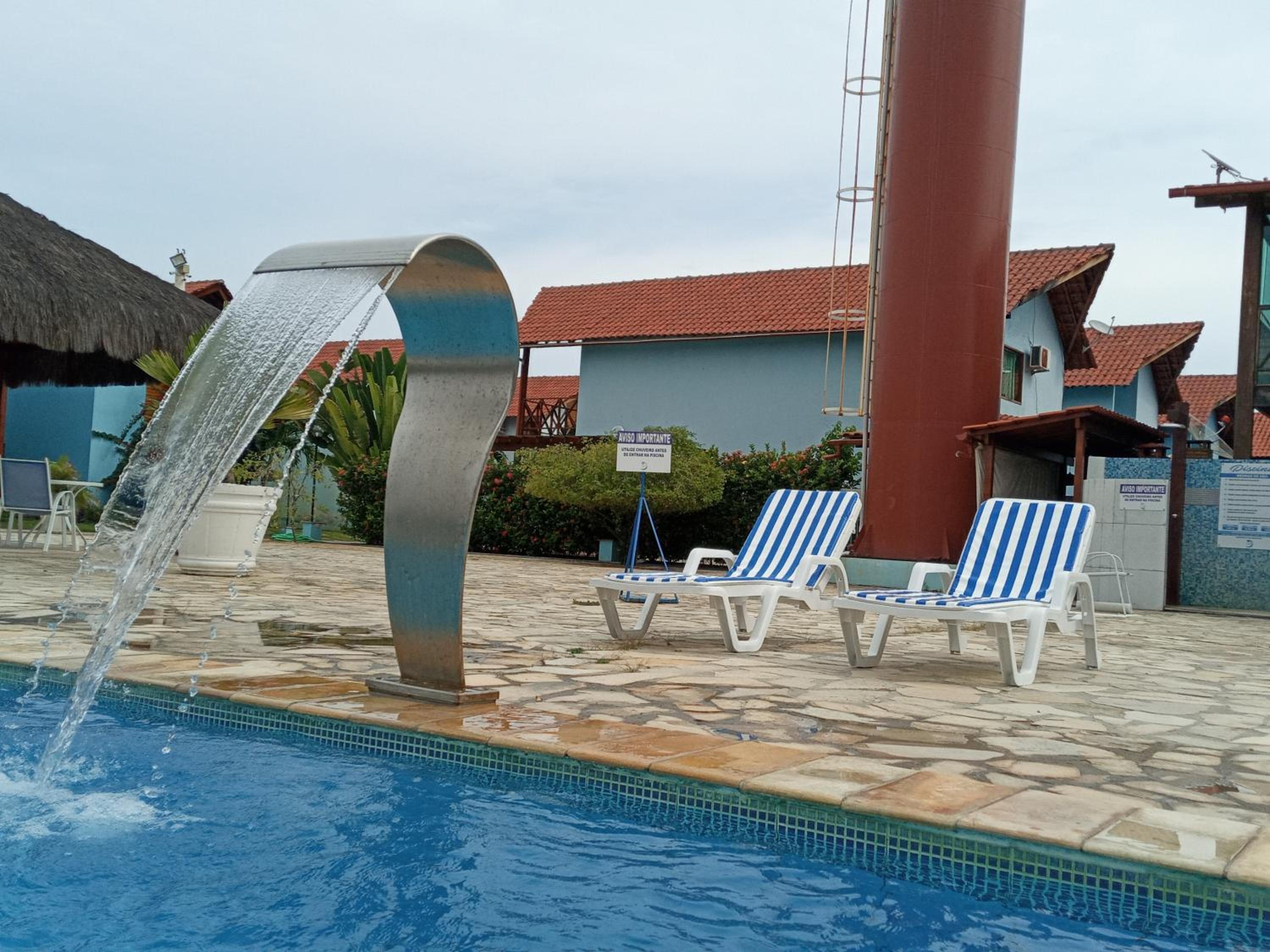 Linda casa com 5 quartos, a poucos metros da praia