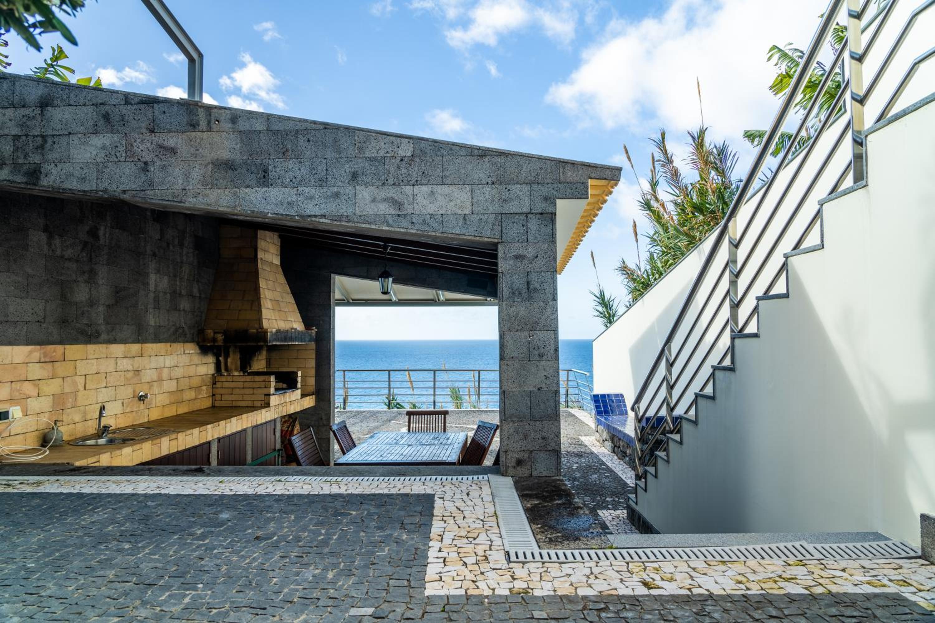 Hotel Infinite Ocean View Villa 20m above Ocean & Beach - Image 1