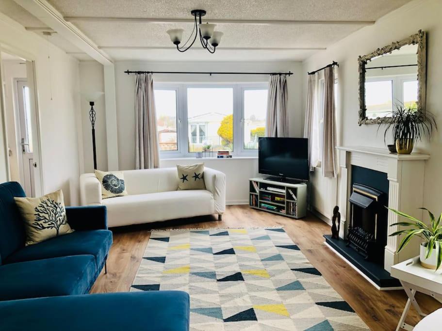 Fresh 4 Bed Coastal Home nr Padstow view 2