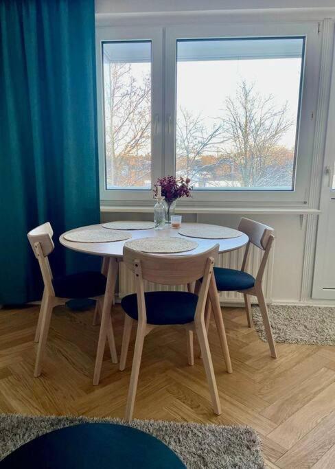 Ydinkeskusta kaksio Saimaa näkymillä, AC, WiFi, parveke view 5