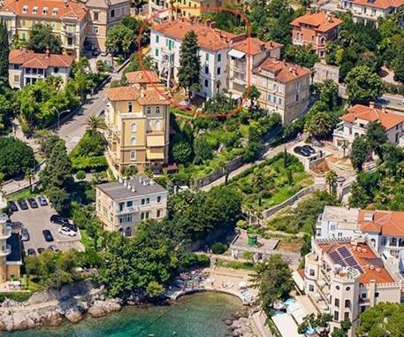 Hotel Petite Boudoir - Image 1