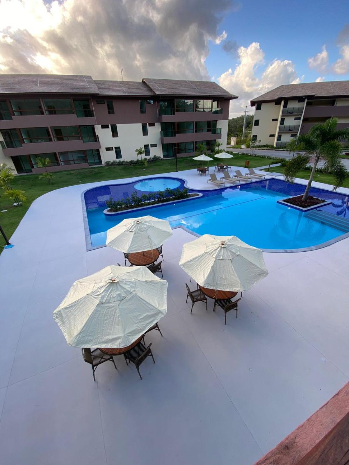 Casa em Carneiros - 4 suítes com piscina
