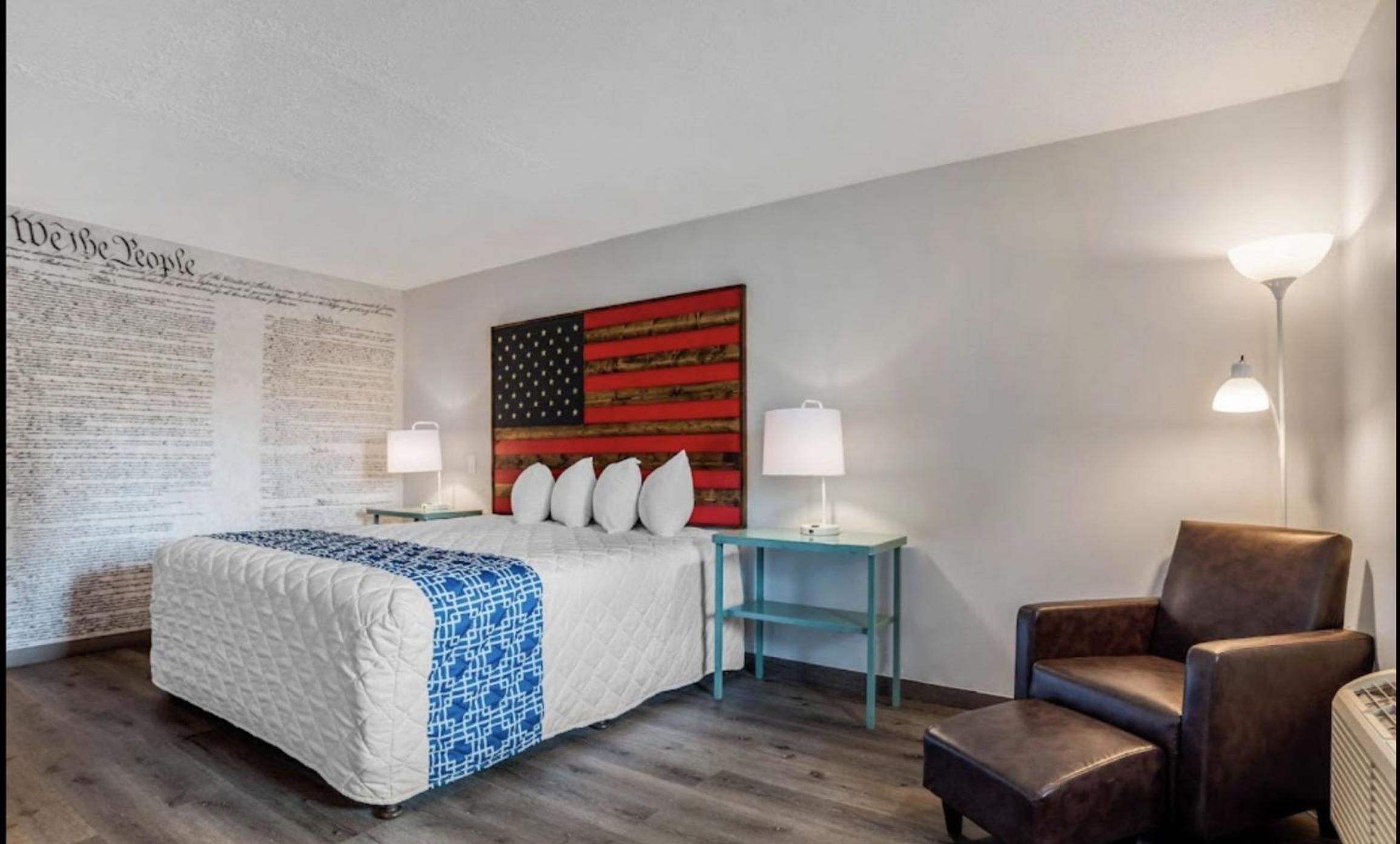 Super 8 by Wyndham Daleville-Fort Novosel