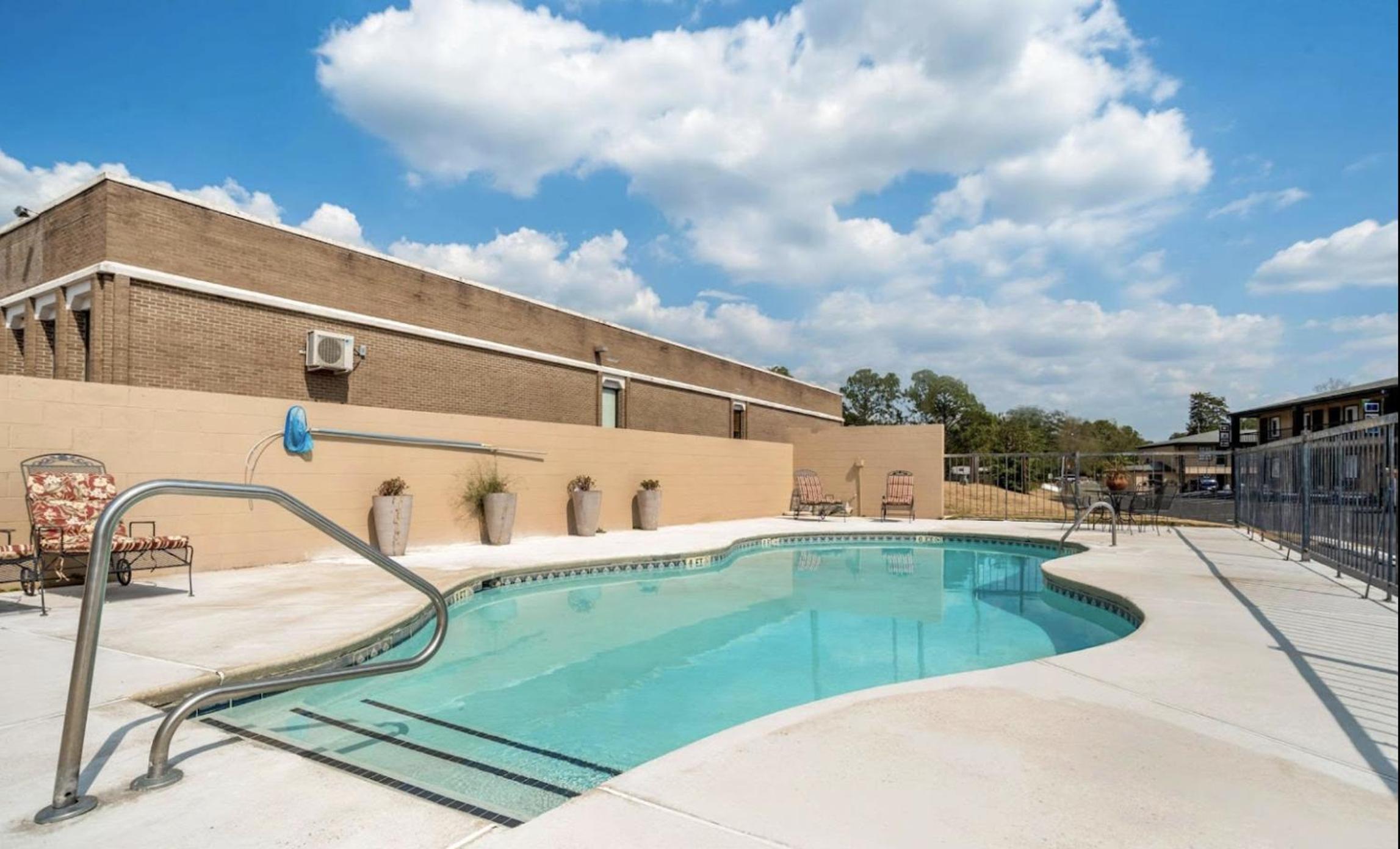 Super 8 by Wyndham Daleville-Fort Novosel