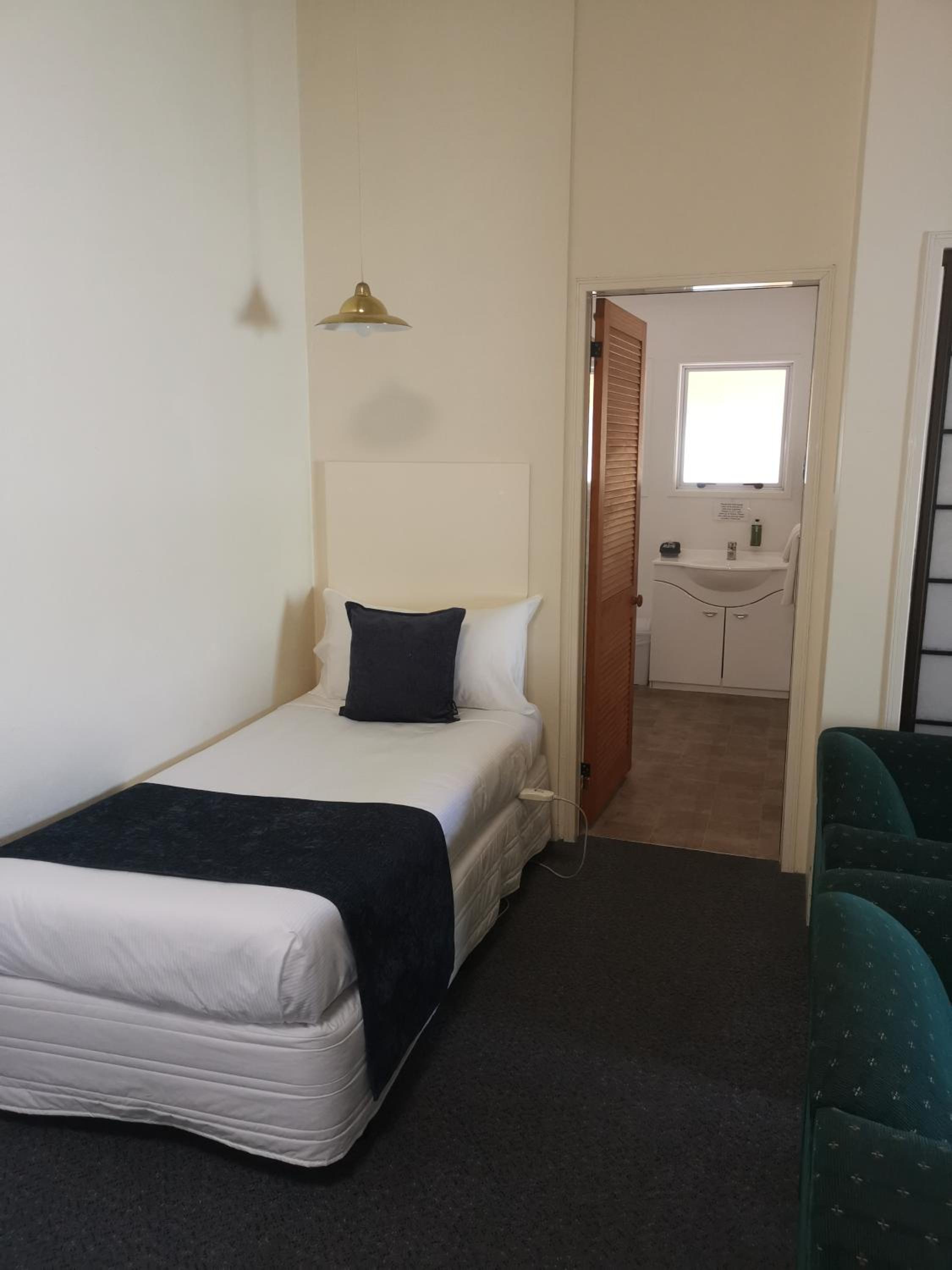 Captains Quarters Motor Inn