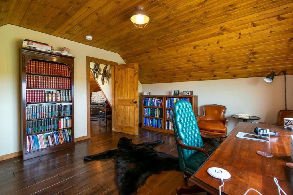 Tranquil 4-bedroom Glacier View Getaway