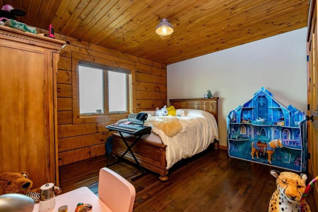 Tranquil 4-bedroom Glacier View Getaway
