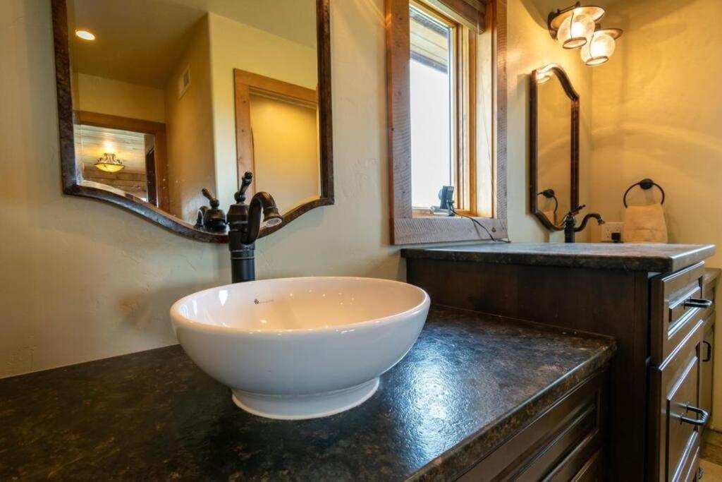 Tranquil 4-bedroom Glacier View Getaway