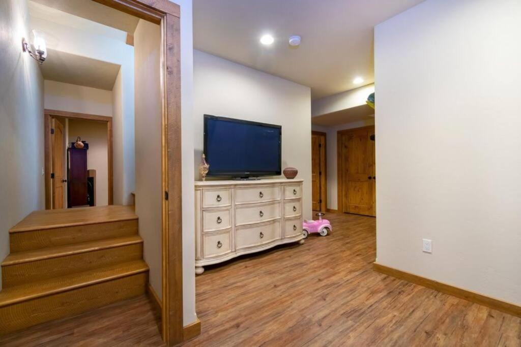 Tranquil 4-bedroom Glacier View Getaway
