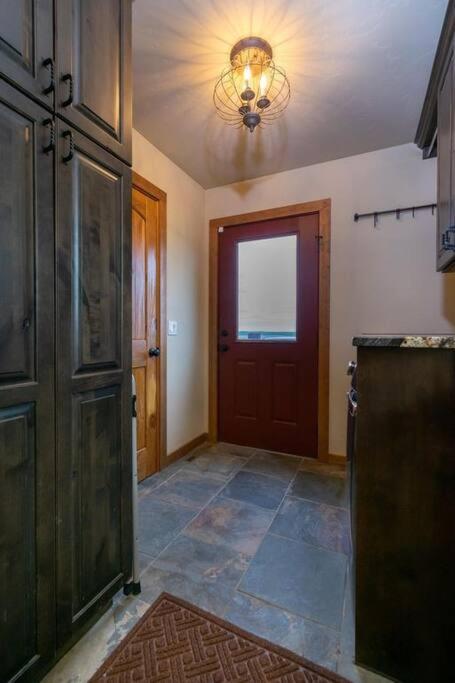 Tranquil 4-bedroom Glacier View Getaway