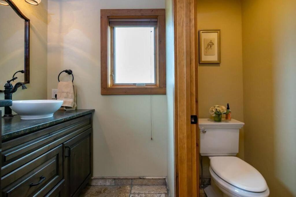 Tranquil 4-bedroom Glacier View Getaway