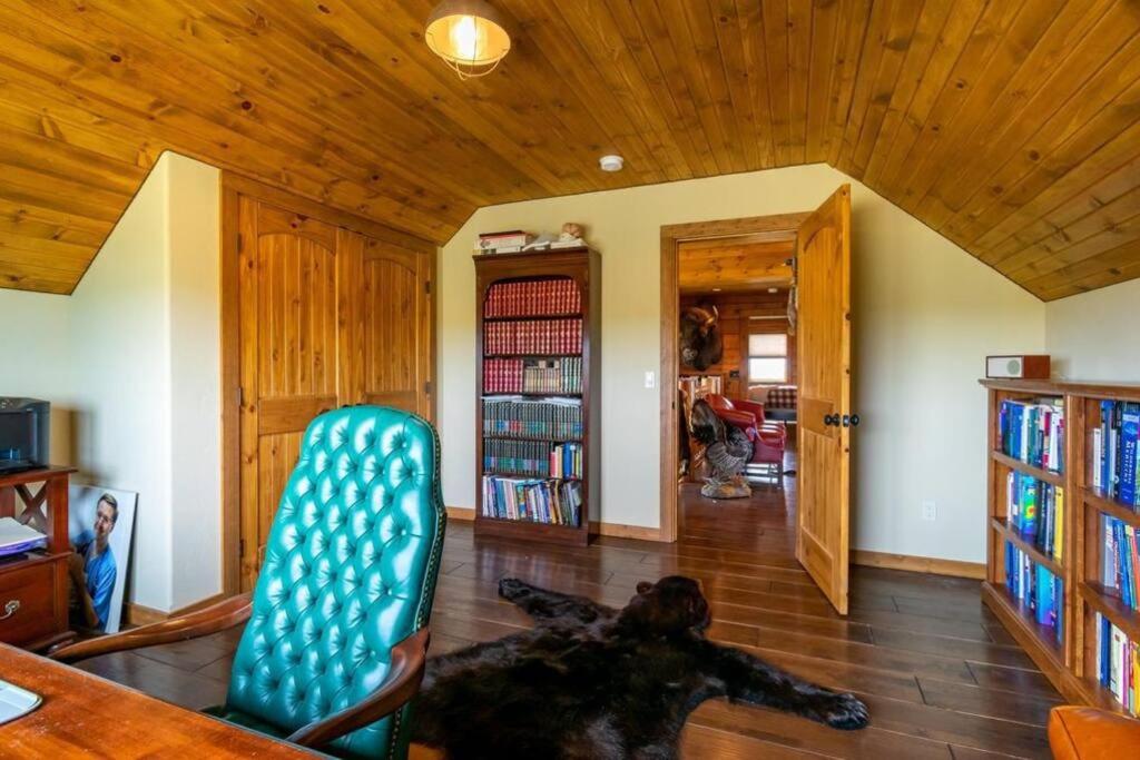Tranquil 4-bedroom Glacier View Getaway