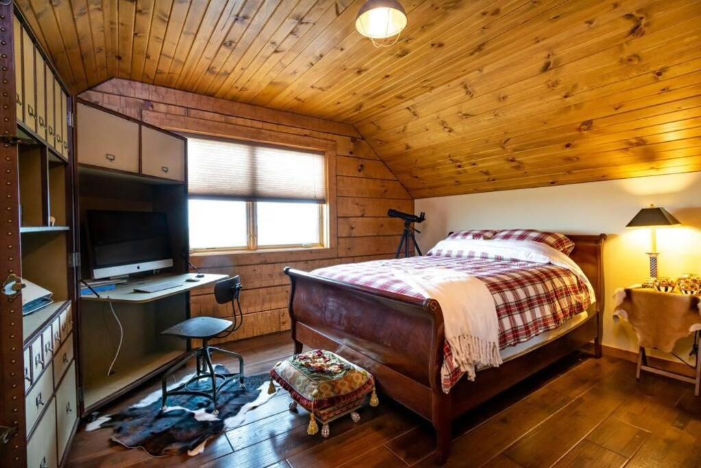 Tranquil 4-bedroom Glacier View Getaway