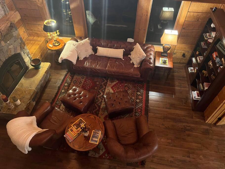 Tranquil 4-bedroom Glacier View Getaway
