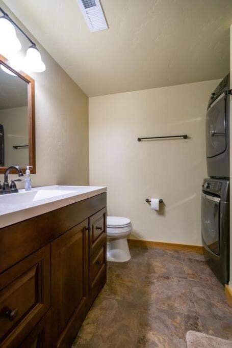 Tranquil 4-bedroom Glacier View Getaway
