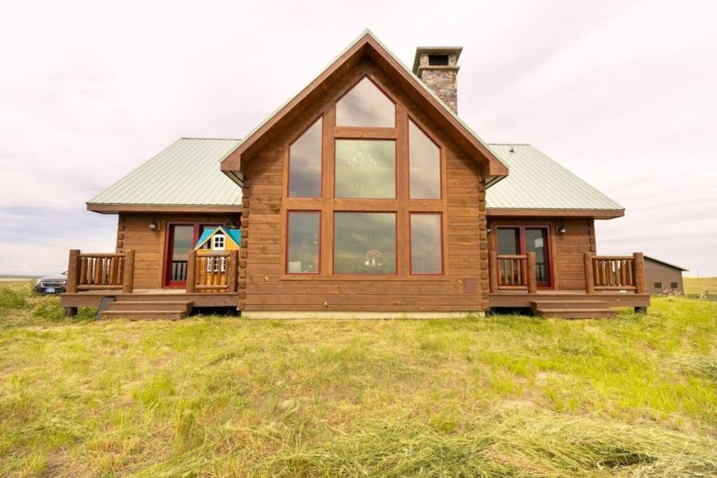 Tranquil 4-bedroom Glacier View Getaway