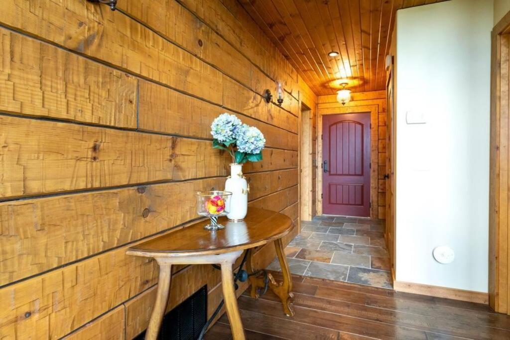 Tranquil 4-bedroom Glacier View Getaway