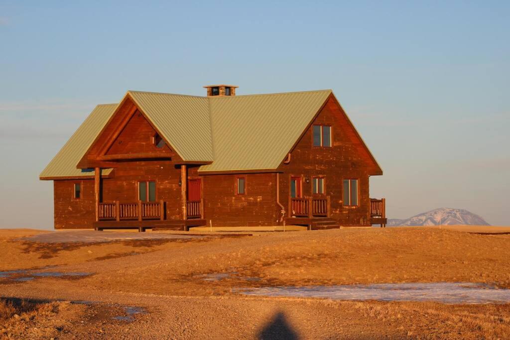 Tranquil 4-bedroom Glacier View Getaway