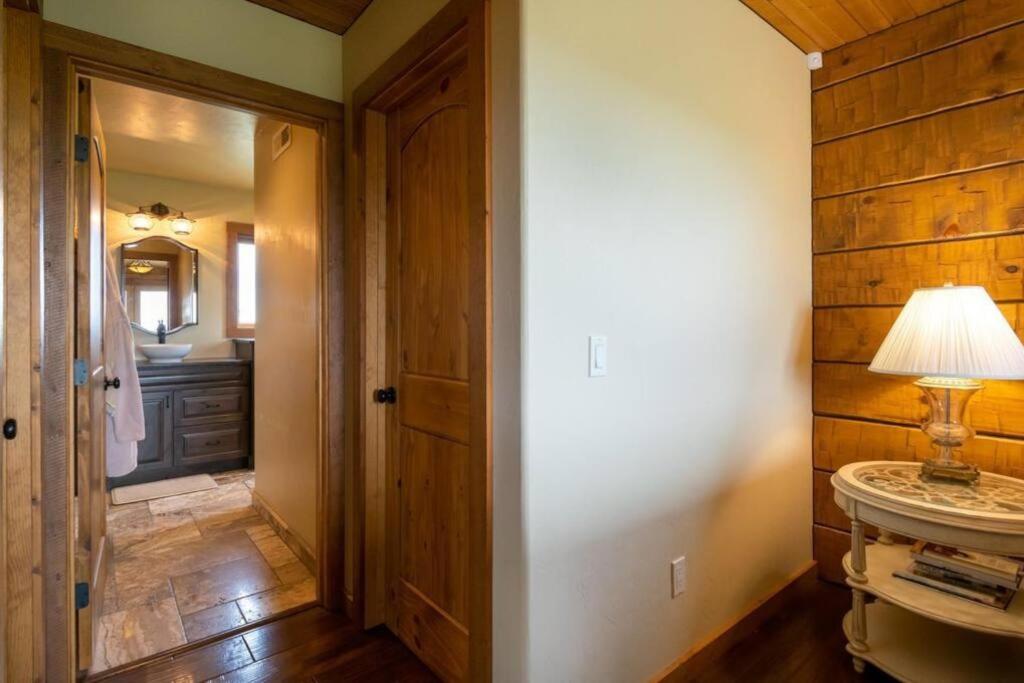 Tranquil 4-bedroom Glacier View Getaway