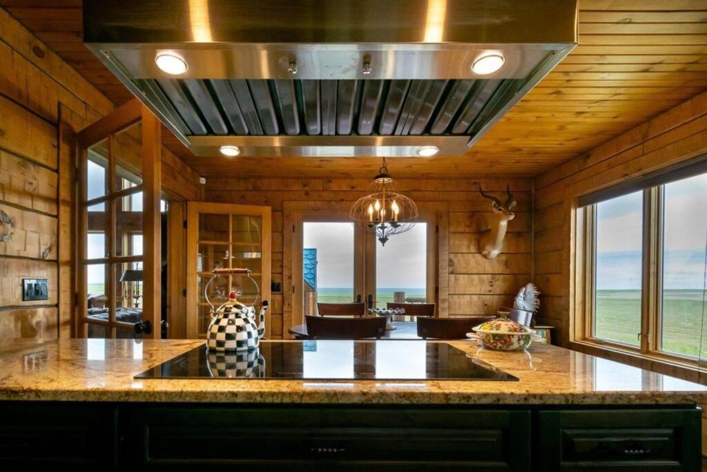 Tranquil 4-bedroom Glacier View Getaway