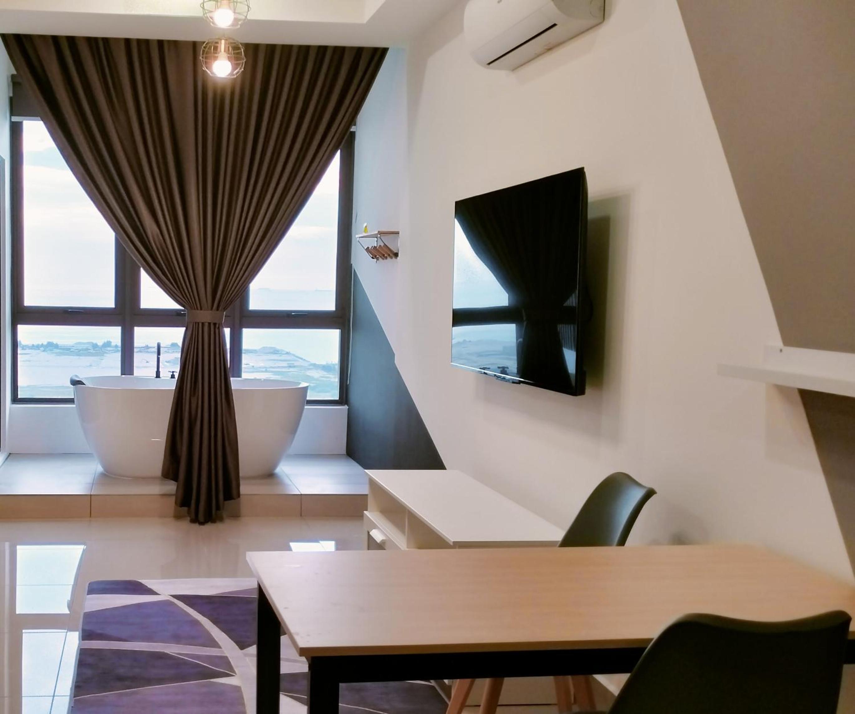 NEW Stylish Seaview Bali Residences studio near Jonker 4 pax photo 6