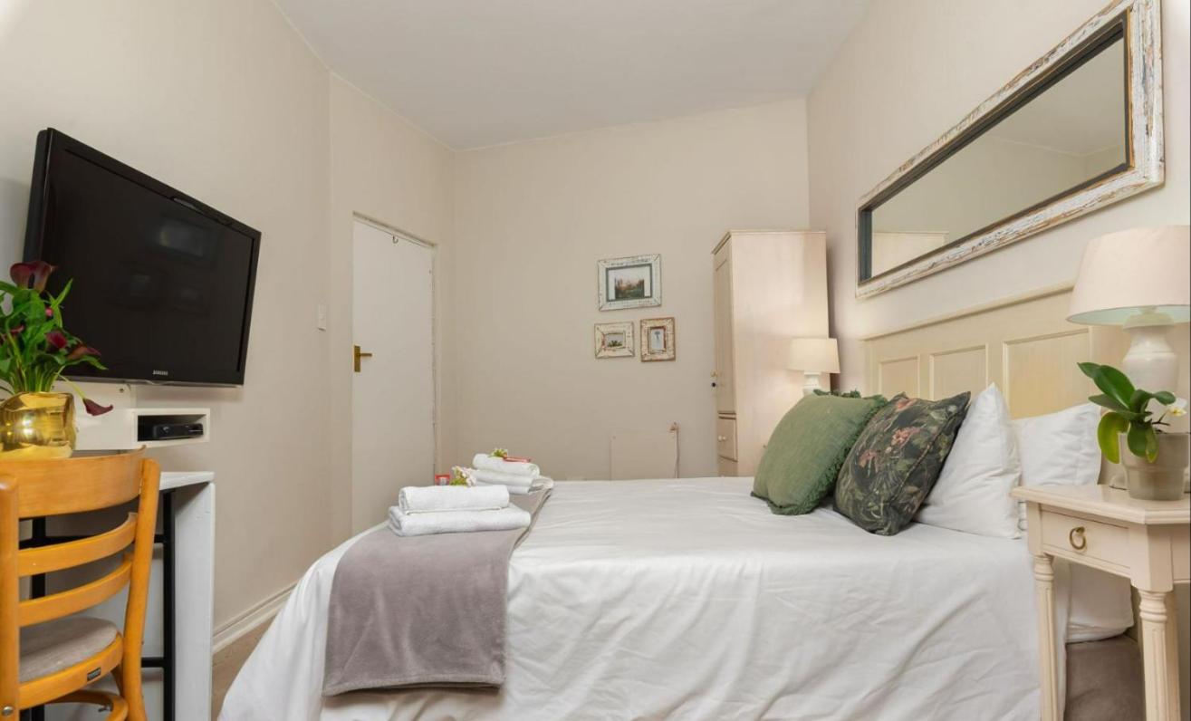 Valley Heights Guest House and B & B