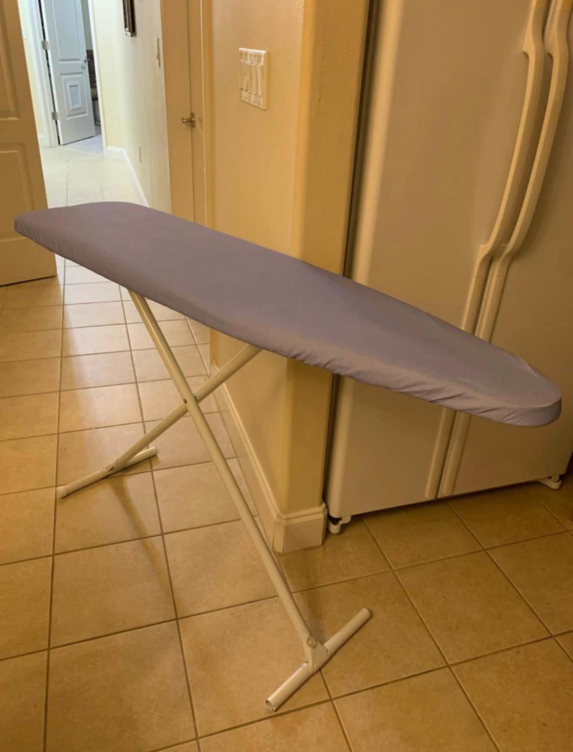 Disney 1 mile , Blue Heron 1 room 2 bath,amenities,6 guests, walk to restaurants, no fees at check in or check out