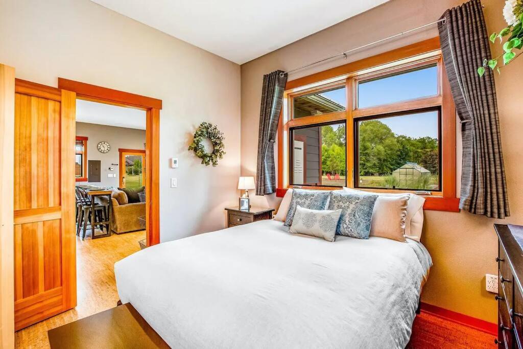 Olympic Discovery Cottage view 4
