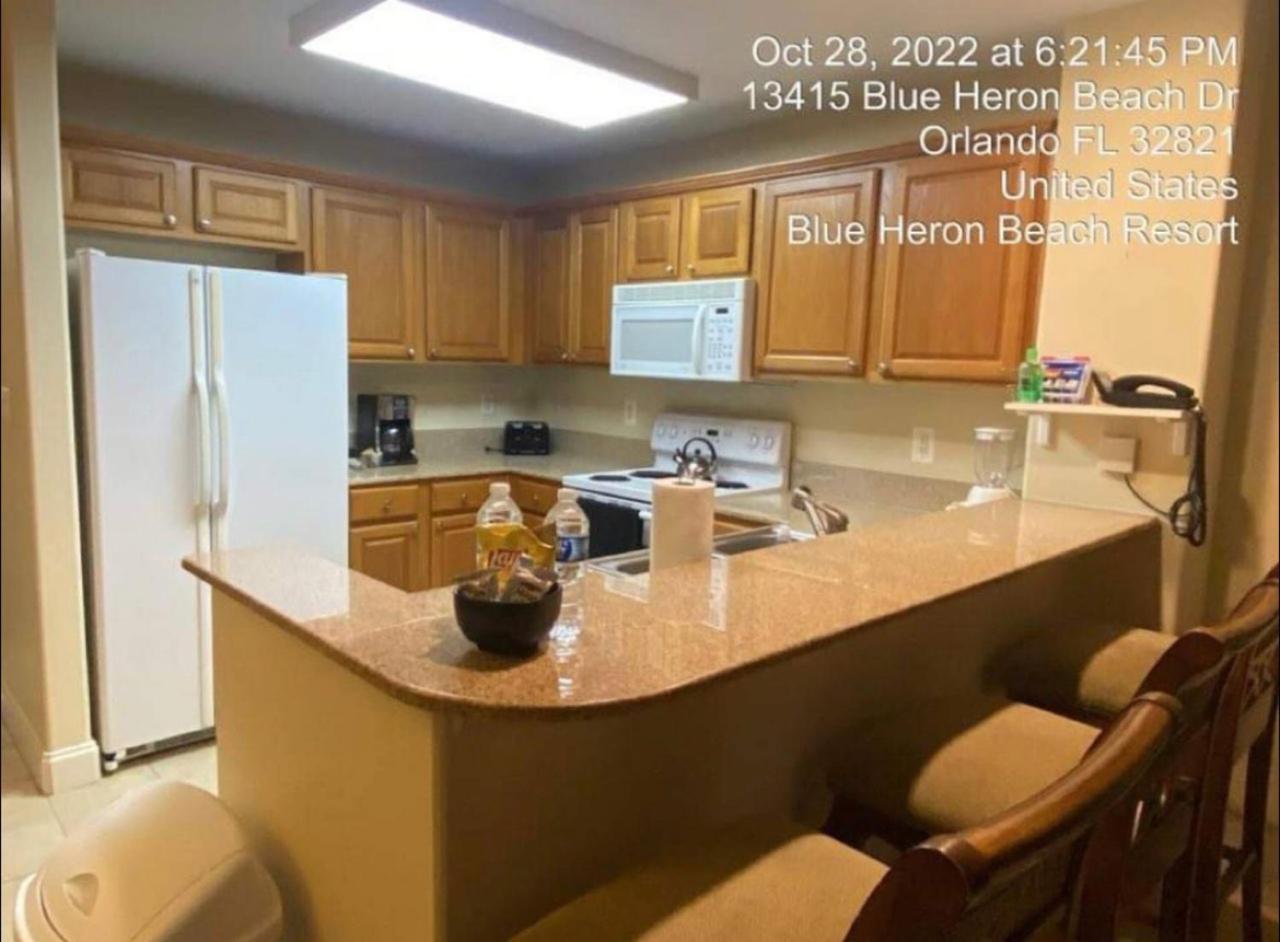 Disney 1 mile , Blue Heron 1 room 2 bath,amenities,6 guests, walk to restaurants, no fees at check in or check out