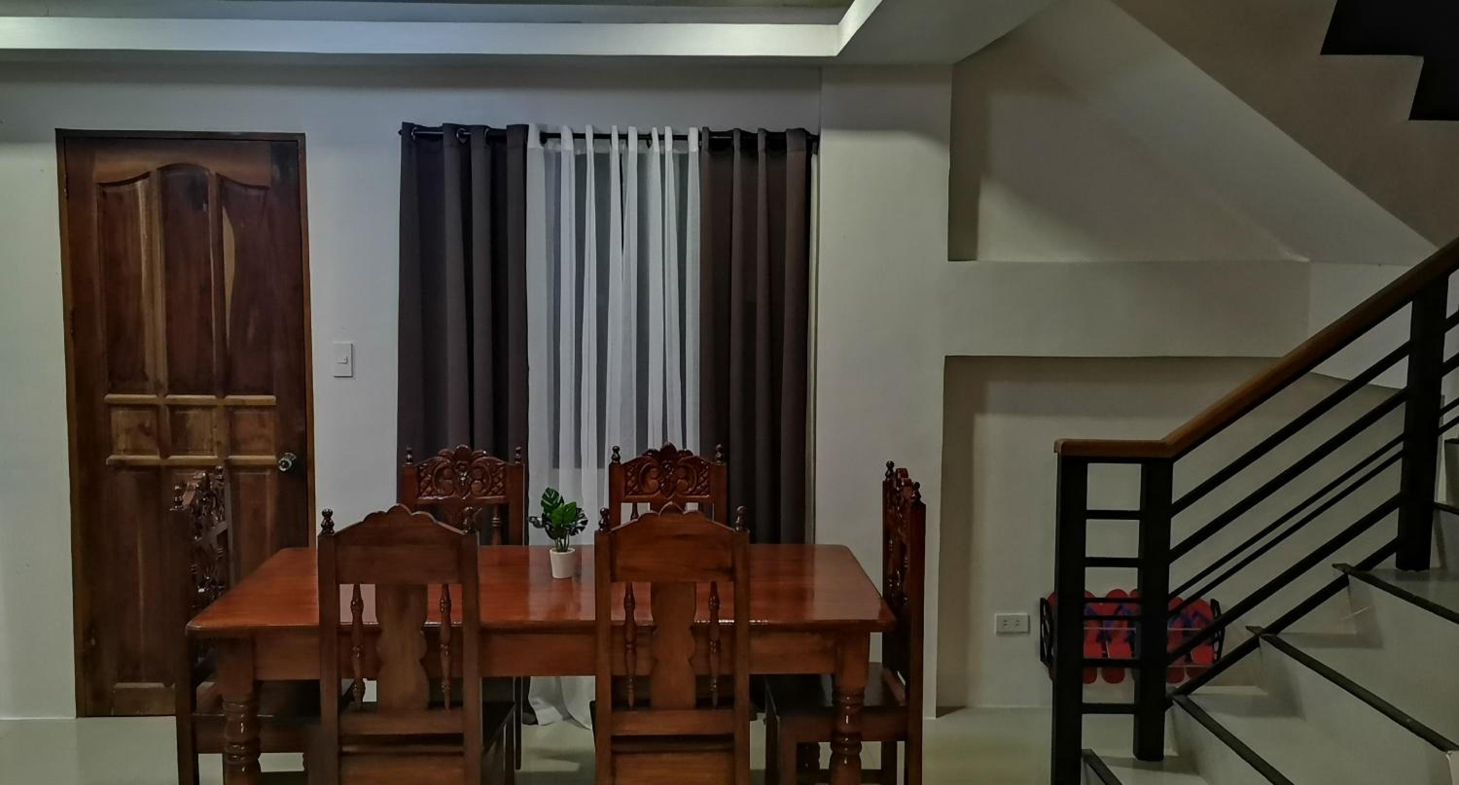 CHATEAU DE CHLOE - 3 Bedroom Entire Apartment for Large Group view 3