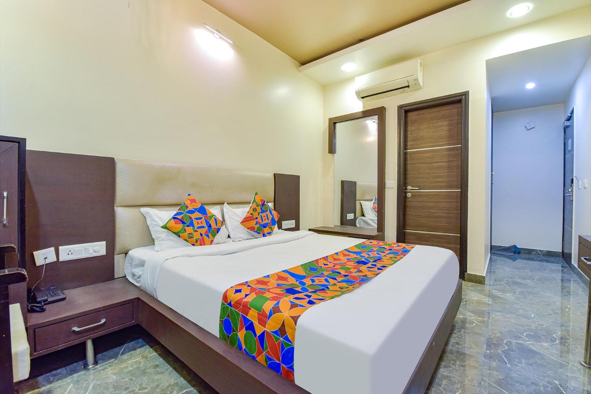 FabHotel Resolute