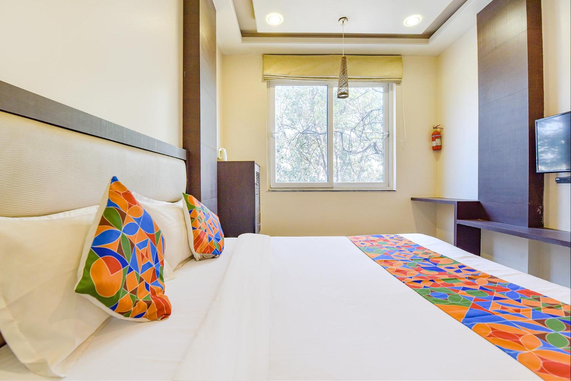 FabHotel Resolute