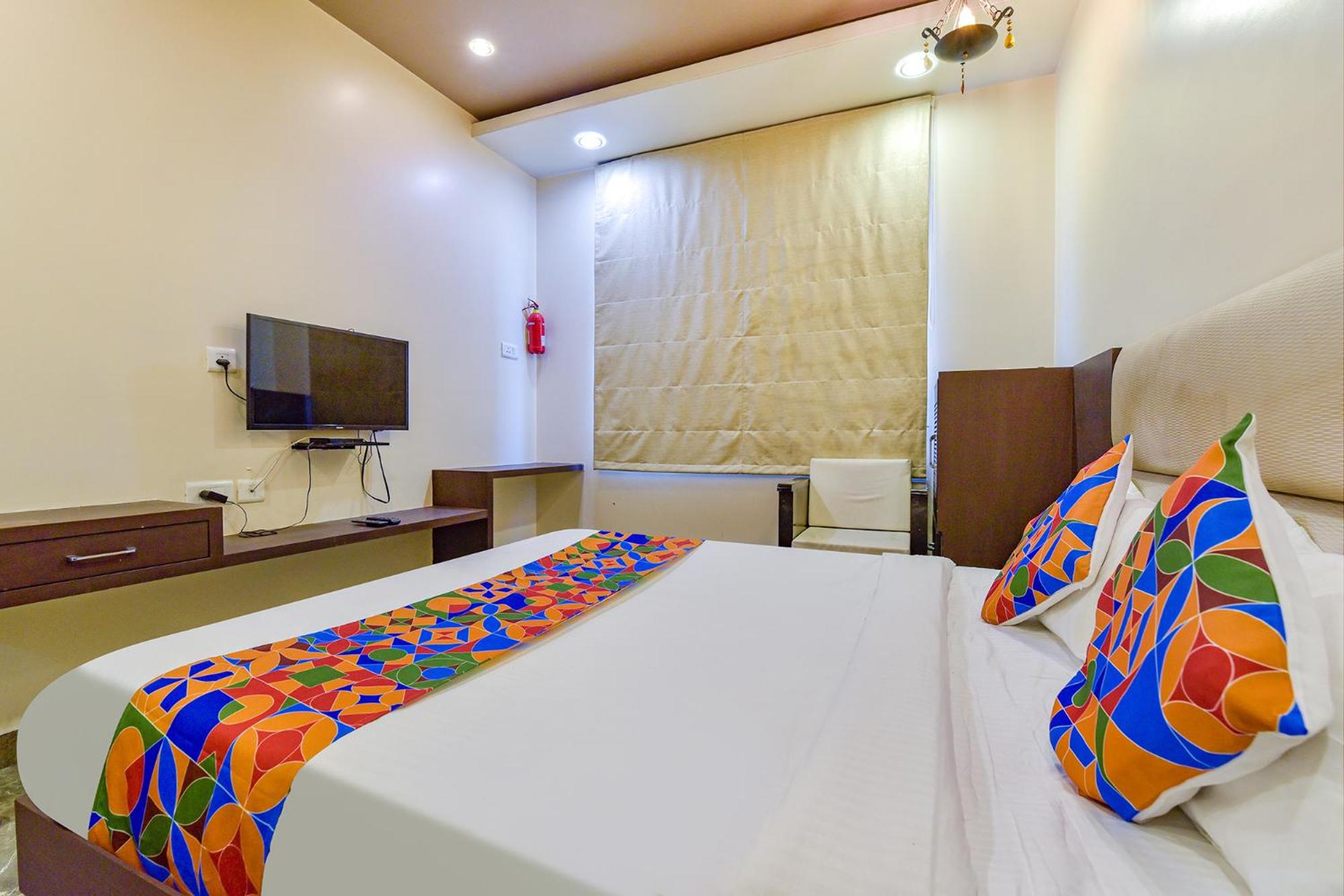 FabHotel Resolute