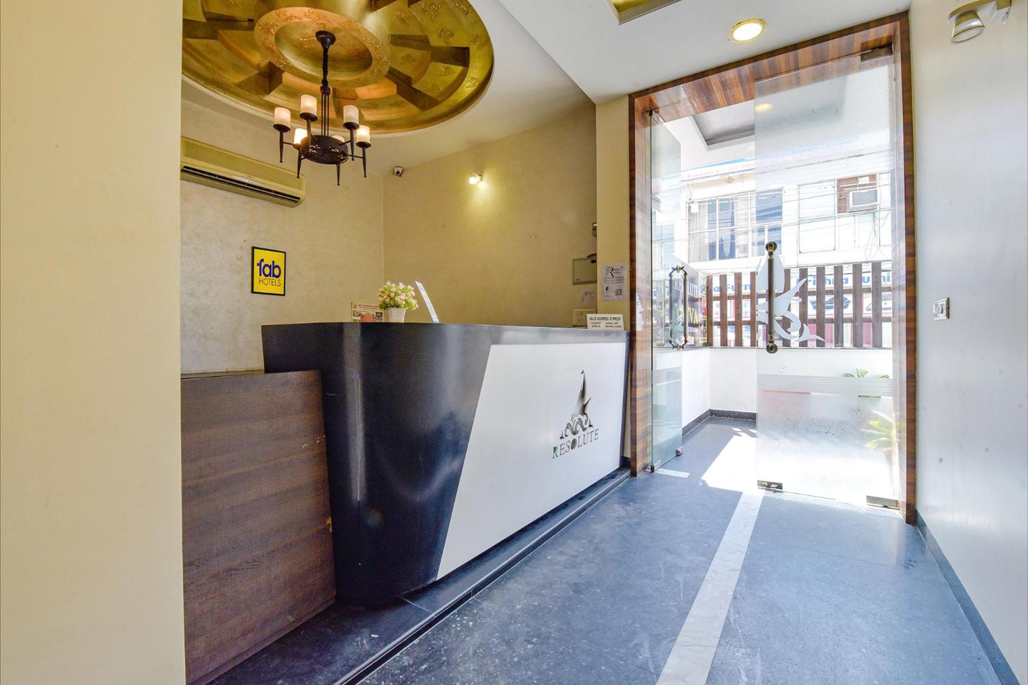 FabHotel Resolute