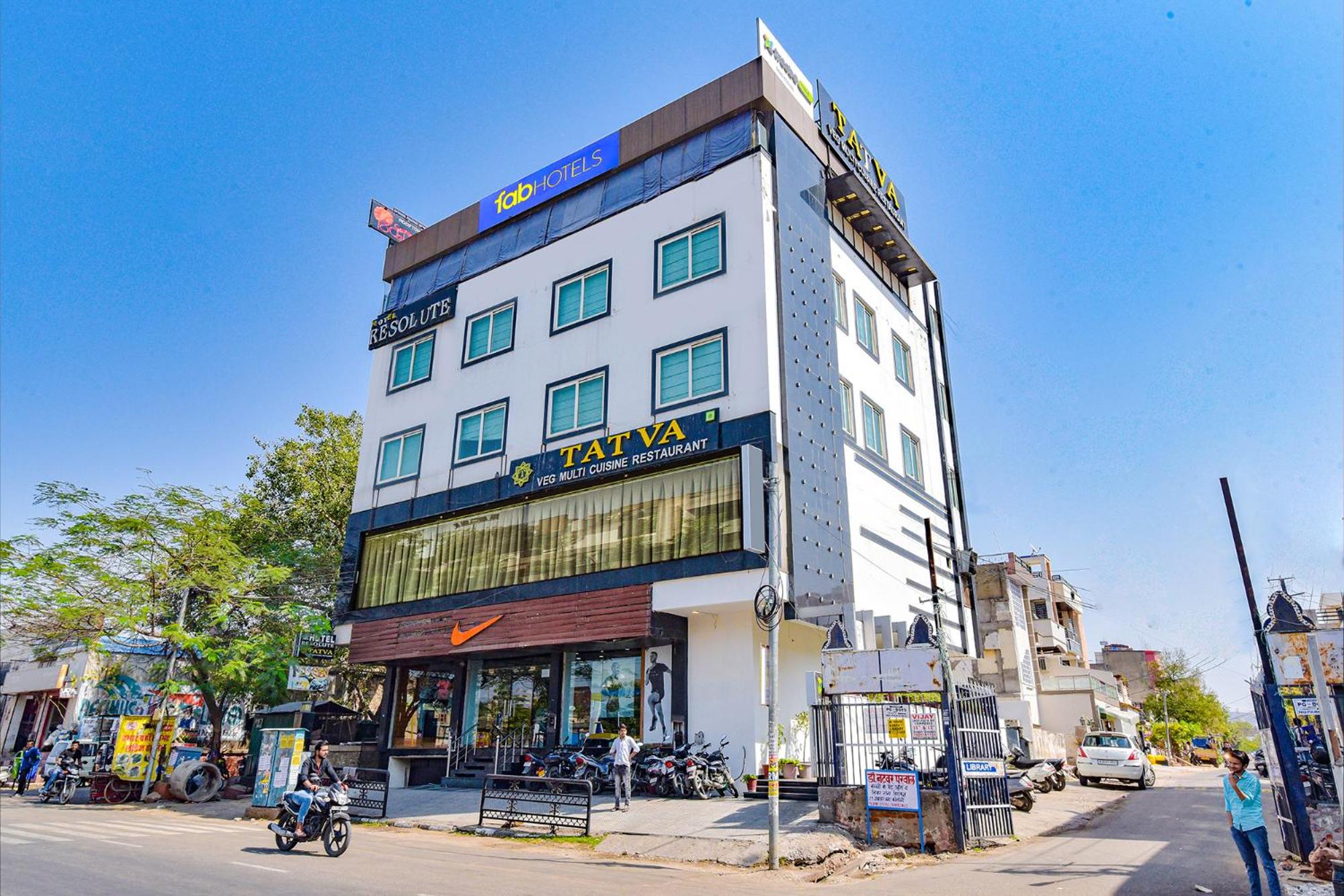 FabHotel Resolute