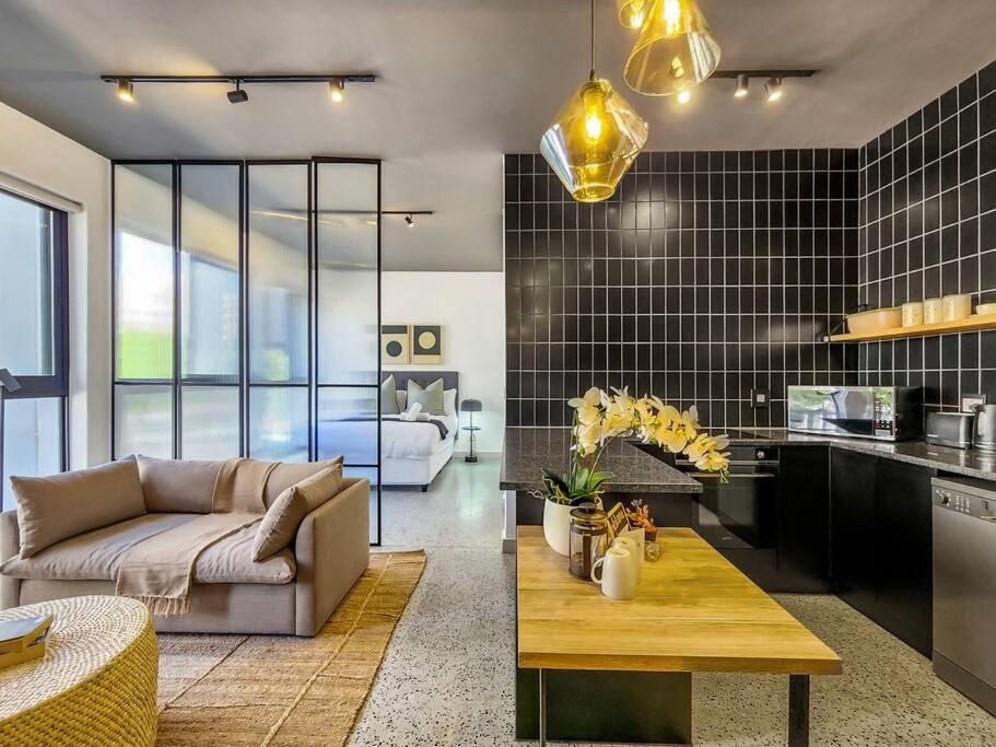 Modern, secure, spacious, L/shedding free-pool view 3