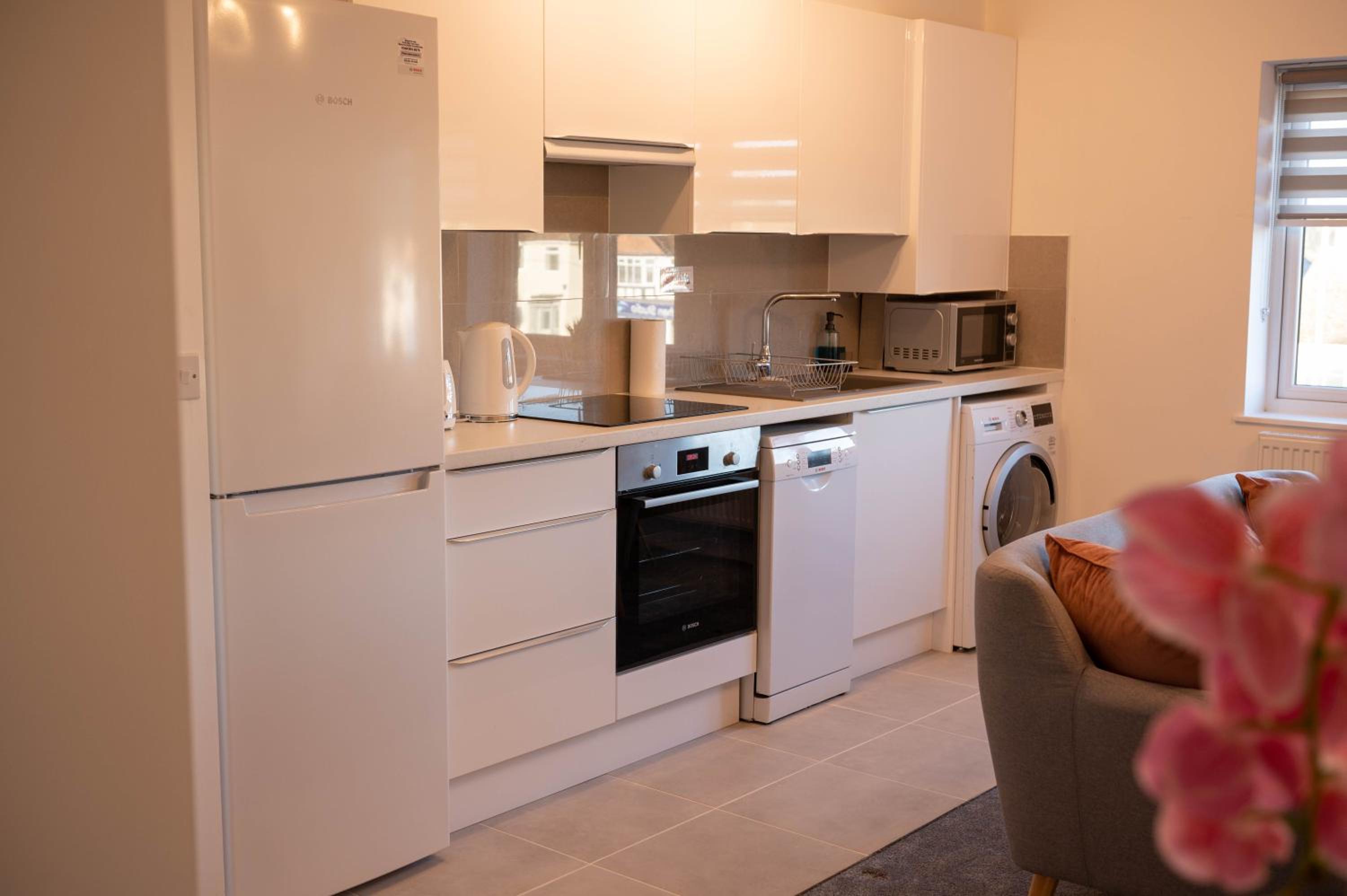 Walnut Flat, 2-Bedroom with Ensuite - Parking, Netflix, WIFI - Close to Oxford, Bicester & Blenheim Palace - F4