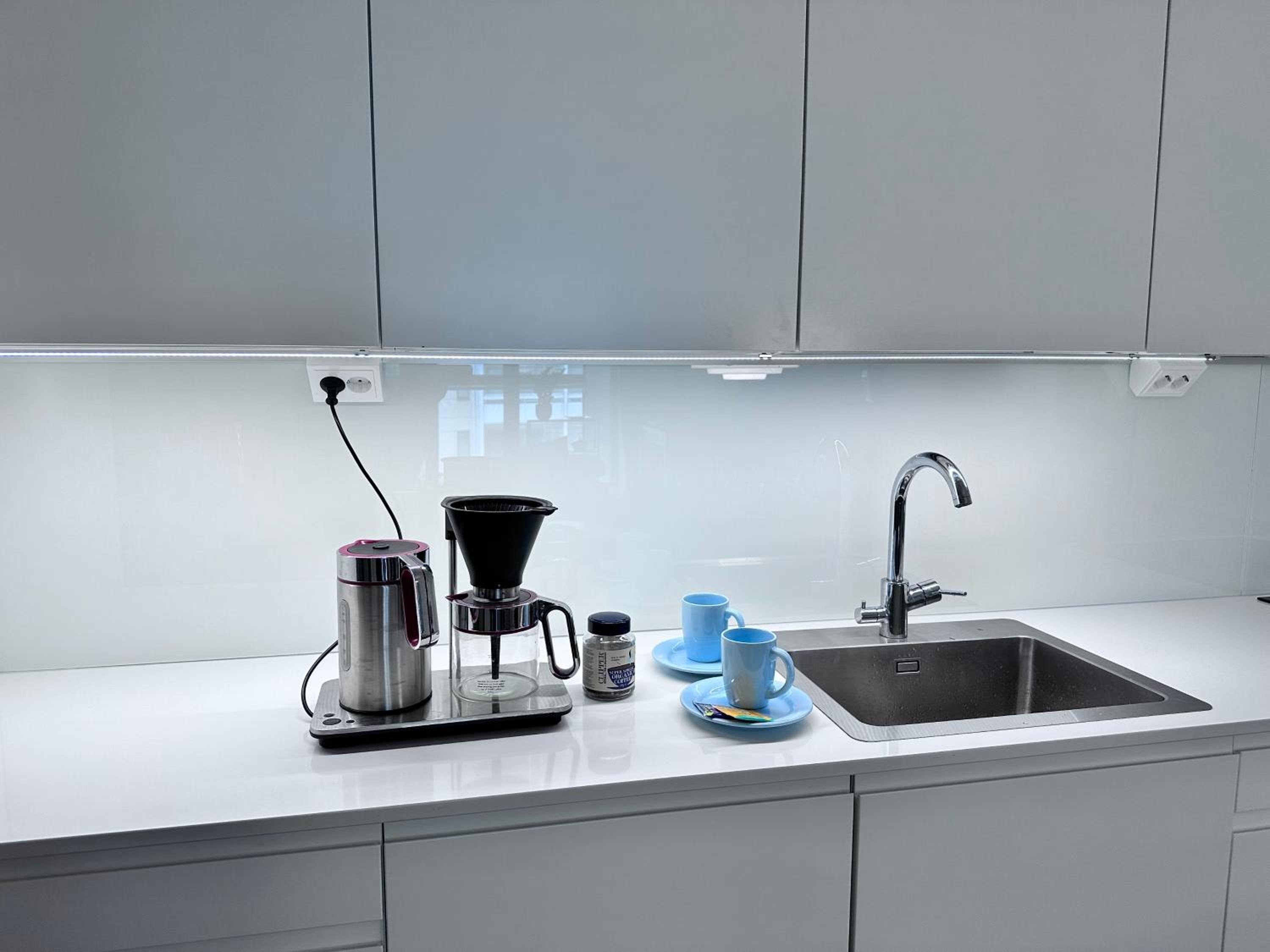 Peaceful Premium Apartment with Sauna and Balcony - Perfect Downtown Location