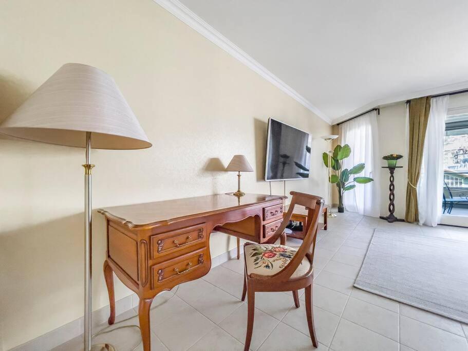 Forum Luxury Apartment Lake View
