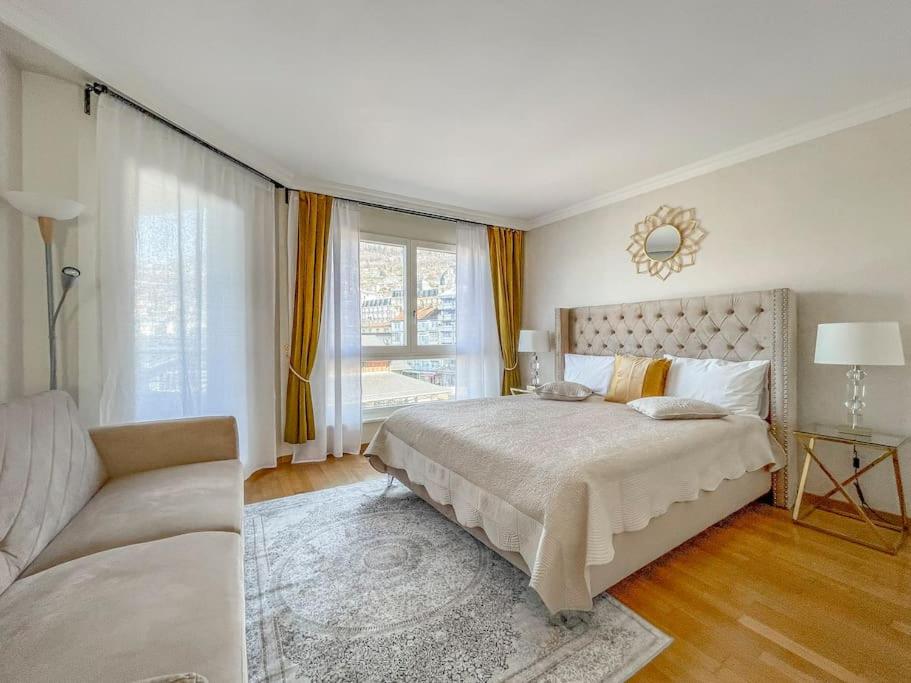 Forum Luxury Apartment Lake View