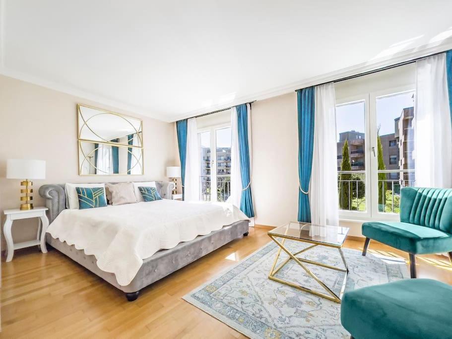 Forum Luxury Apartment Lake View